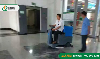 火车站采购清洁科技的QJ-X600型驾驶式洗地车