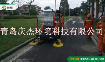 驾驶式扫地车清扫校园落叶青岛扫地车