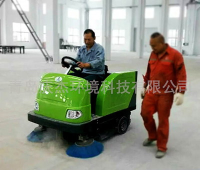 青岛扫地车厂家分享工厂购买扫地车要注意哪些事