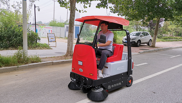 扫地车厂家-吸尘扫地车-市政道路采购庆杰电动扫地车