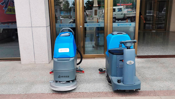 小型扫地车-清扫车厂家-医院采购庆杰手推式洗地机