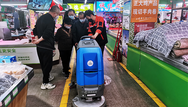 小型扫地车-清扫车厂家-农贸市场采购庆杰手推式洗地机